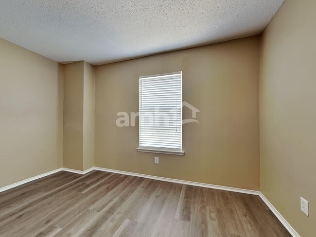 Building Photo - 2821 Bentridge Dr