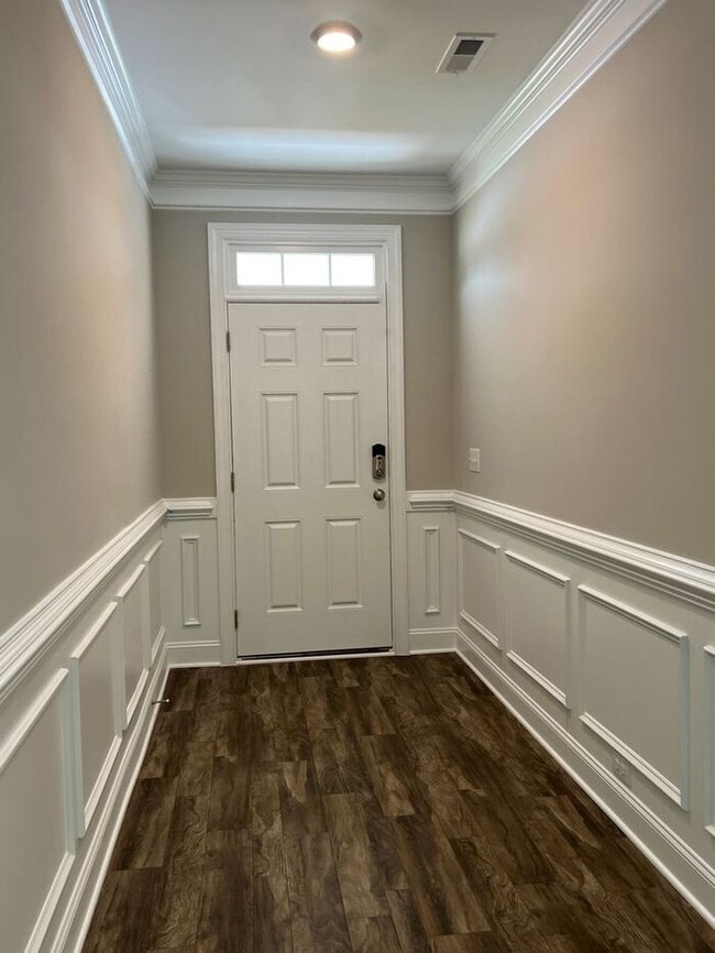 Building Photo - Available Now - Beautiful 4 Bedroom Home i...
