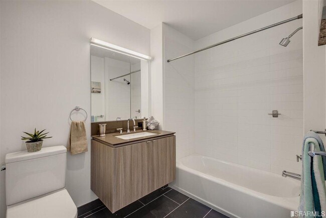 Building Photo - 45 Bartlett St