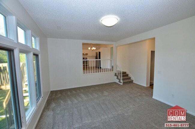 Building Photo - Wonderful West Des Moines Home
