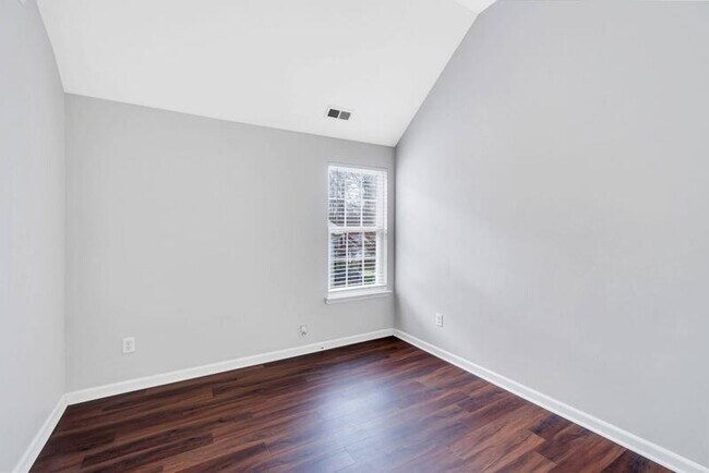 Building Photo - 5508 Kiev Dr