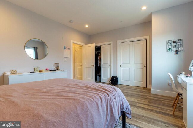 Building Photo - 1850 Frankford Ave