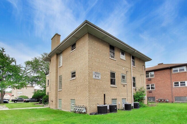 Building Photo - 3024 S Harlem Ave