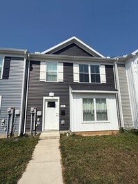 Building Photo - Beautiful 3 bedroom, 2.5 bath townhouse av...