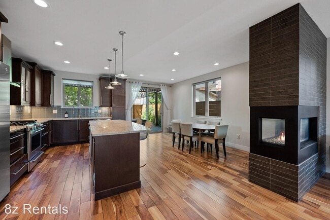 Building Photo - 3 br, 3.5 bath House - 2127 Lowell Blvd