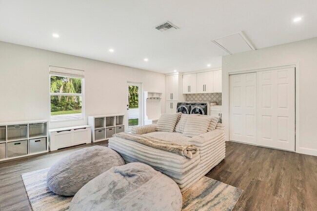 Building Photo - 15866 Alexander Run