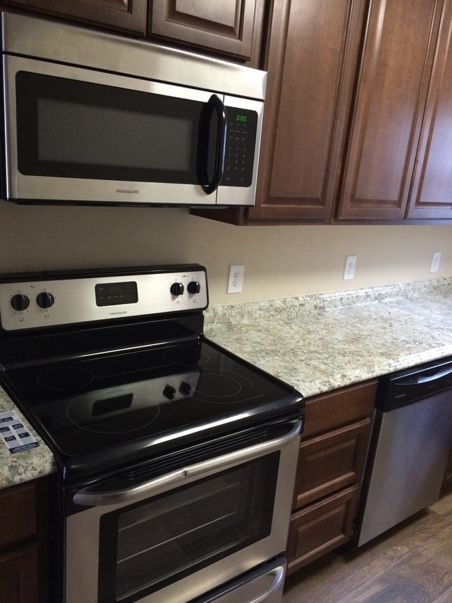 Building Photo - 1712 Poage Ave