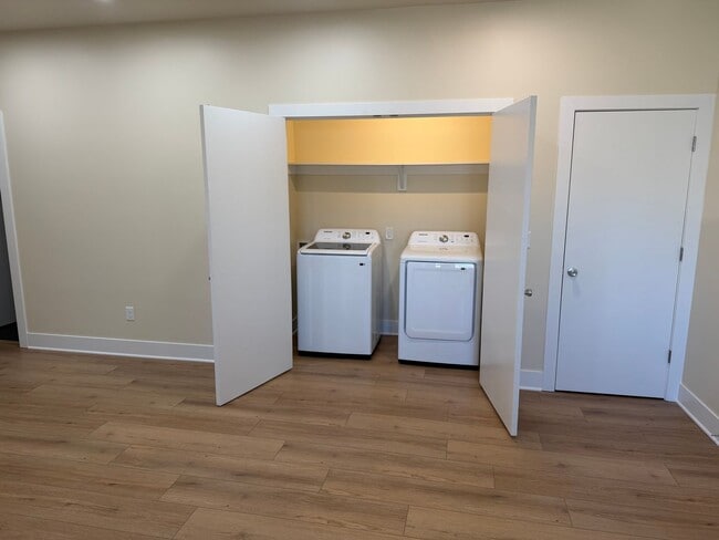 Building Photo - 815 E Locust St