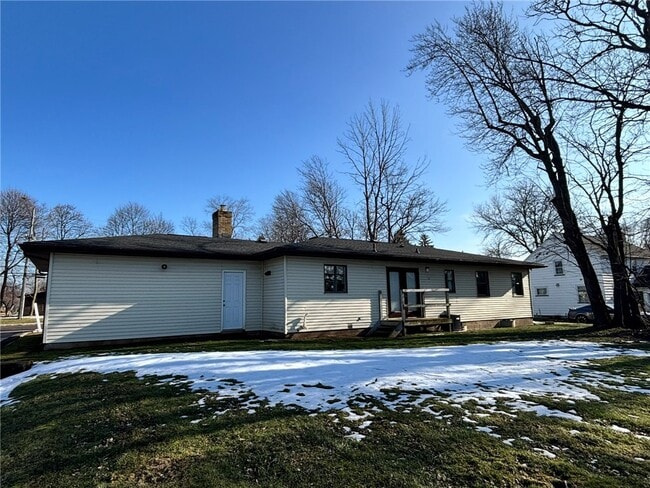 Building Photo - 1289 Creek St