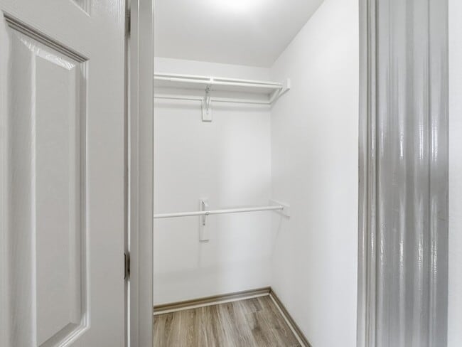 Building Photo - 3950 Seaside Ct