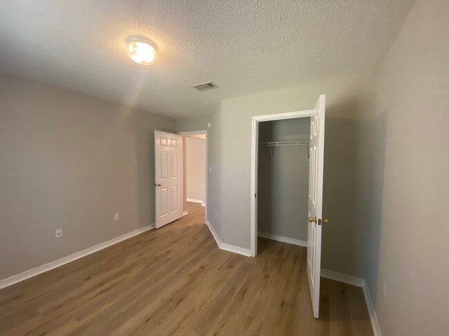Building Photo - 9676 Parker Lake Cir