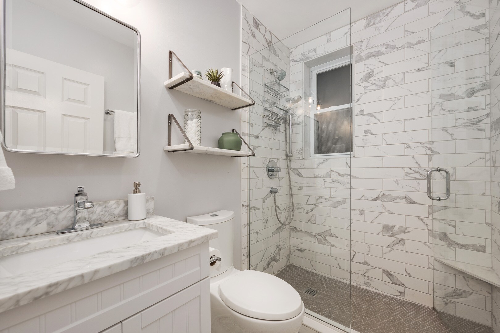 Building Photo - 3805 N Ravenswood Ave