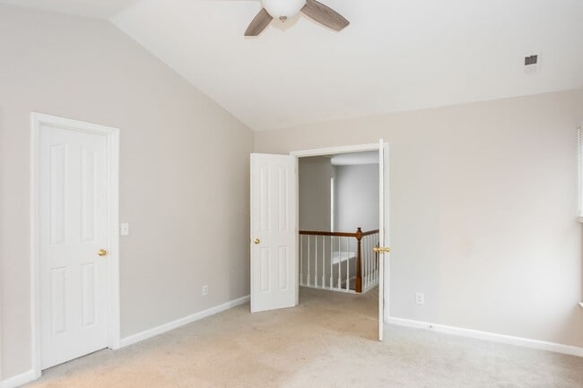 Building Photo - Charlotte -  3 bedroom 2.5 bath Townhome - Davis Lake Community