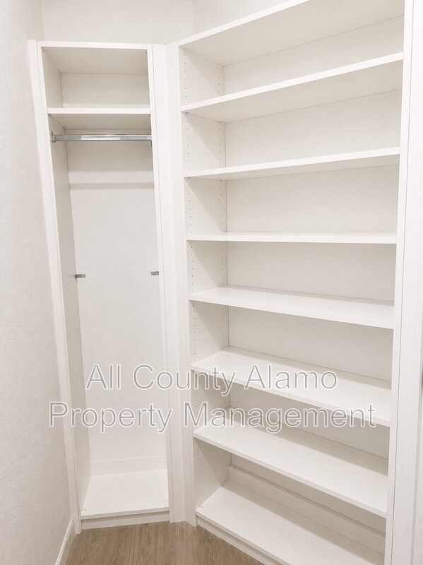 Building Photo - 4327 Southton Loch