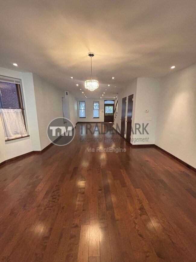Building Photo - 662 W Chestnut St