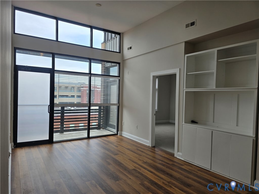 Building Photo - 1333 W Broad St