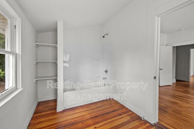 Building Photo - 1625 51st St Ensley