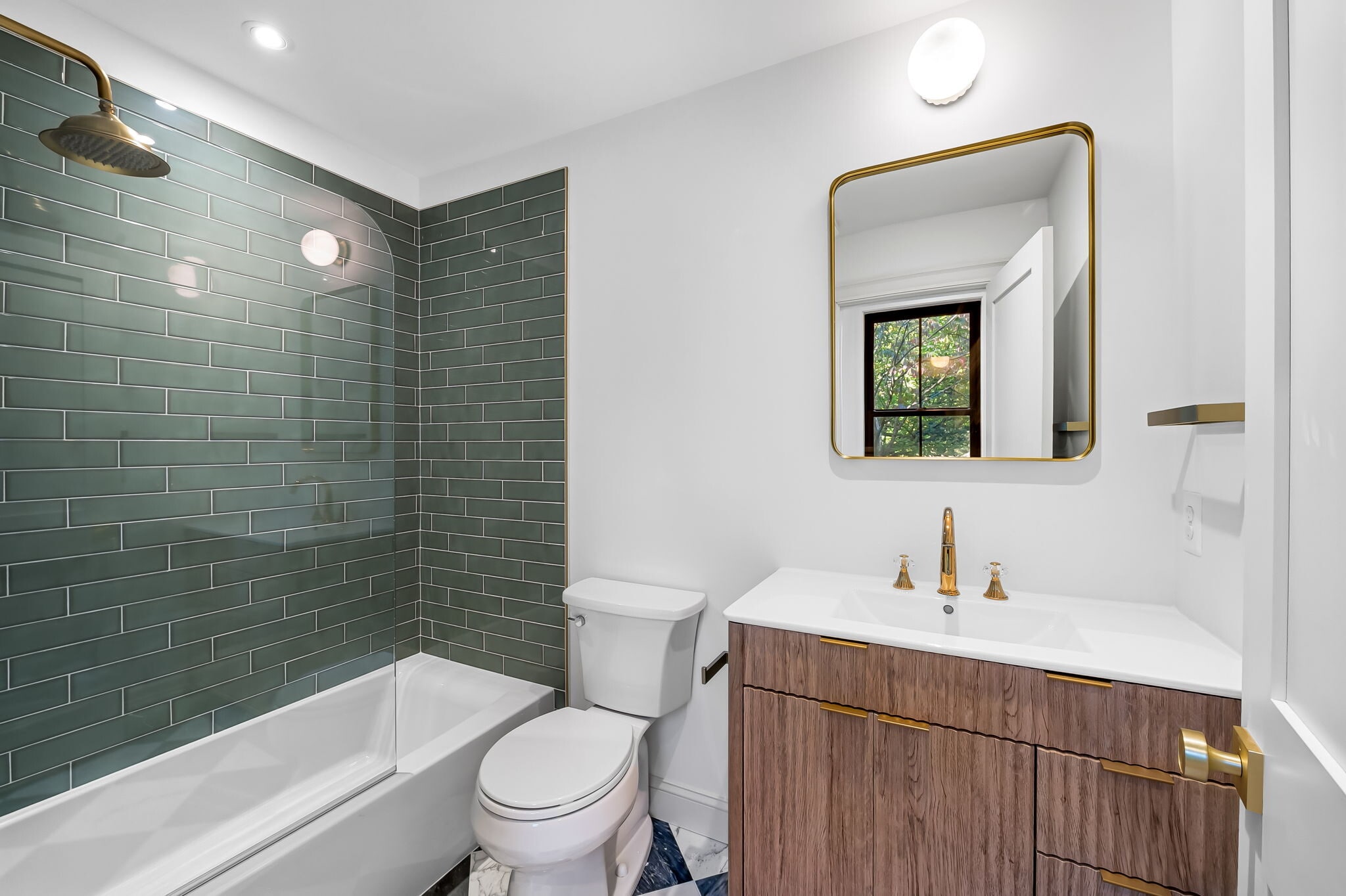 Second full bathroom with tub off hallway - 4629 Keswick Rd