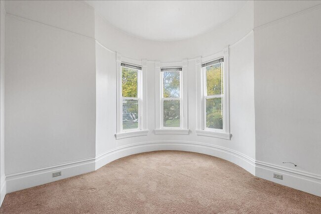 Building Photo - 1228 Park Ave E