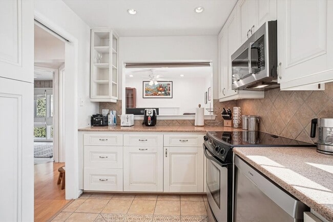 Building Photo - Furnished 2BR/2BA plus den located at Tuck...