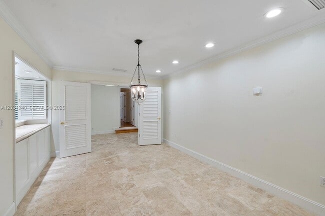 Building Photo - 1037 Alfonso Ave