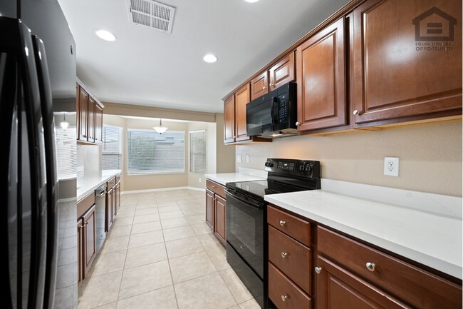 Building Photo - 3Bed/2Bath House at Thunderbird/59th Ave! Ready for Immediate Move-In! – RV GATE!
