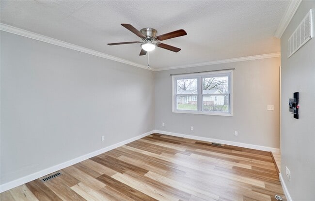 Building Photo - 2402 Savoy Dr