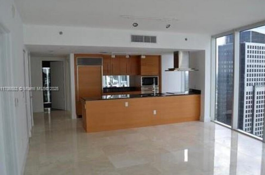 Building Photo - 475 Brickell Ave