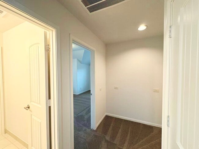 Building Photo - 3722 Pantano Ct
