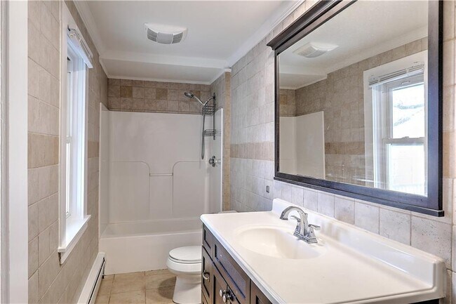 Building Photo - 292 Pleasant St