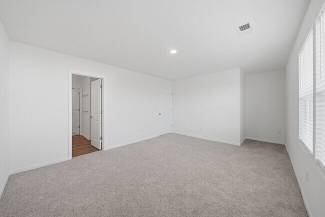 Building Photo - Modern Comfort in a Peaceful Newton Community This newly built 3-bed, 2.5-bath townhome blends mo...
