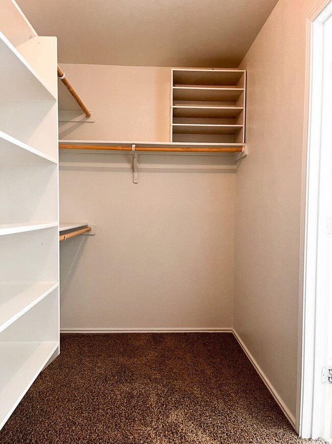 Building Photo - Available NOW!!!! This charming 1 story, 4...