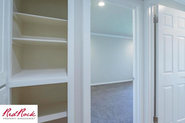 Building Photo - Newly Remodeled 3 Bedroom Townhome. Small ...