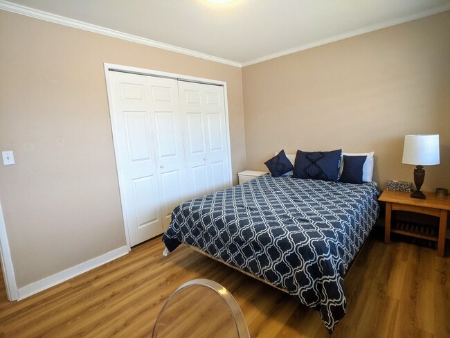 Building Photo - Fully Furnished Waialae Gardens 2 Bed/2 ba...