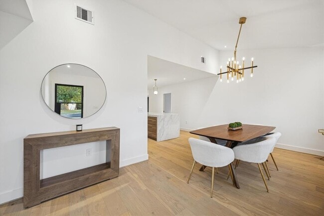 Building Photo - 1611 Ridgehaven Dr