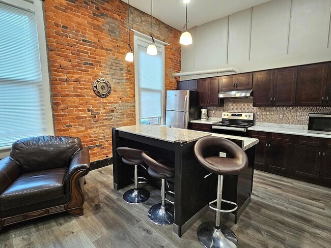 Building Photo - 4 N Park Pl