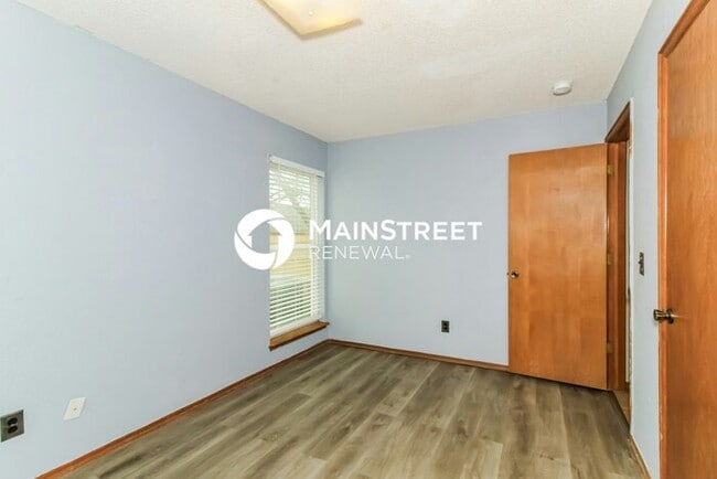 Building Photo - 3 Bedroom Pet-Friendly Home in MOORE, OK with Main Street Renewal