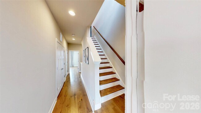 Building Photo - 2115 Isom St