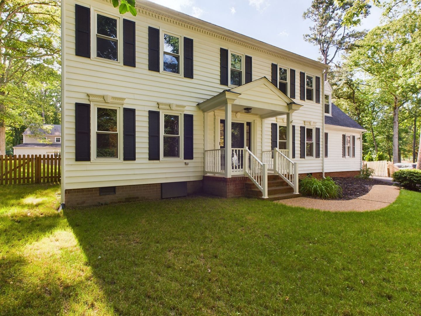 Building Photo - 404 Old Country Terrace