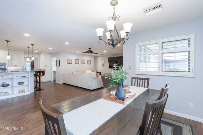 Building Photo - 4245 E Earll Dr