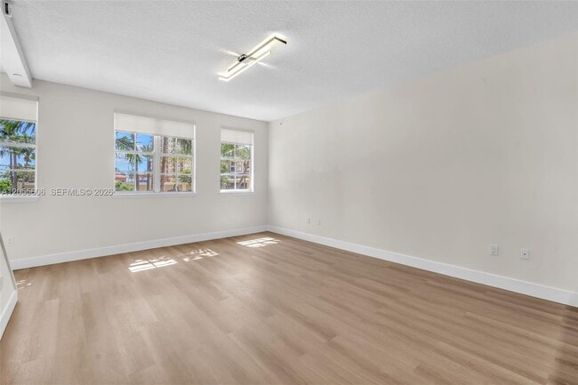 Building Photo - 2065 S Ocean Dr