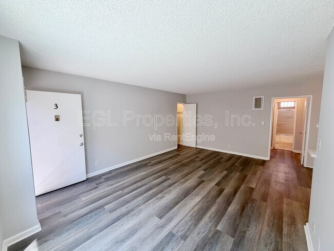 Building Photo - 362 N San Vicente Blvd