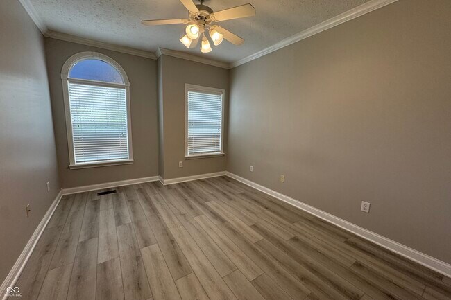 Building Photo - 1442 Oakhill Dr