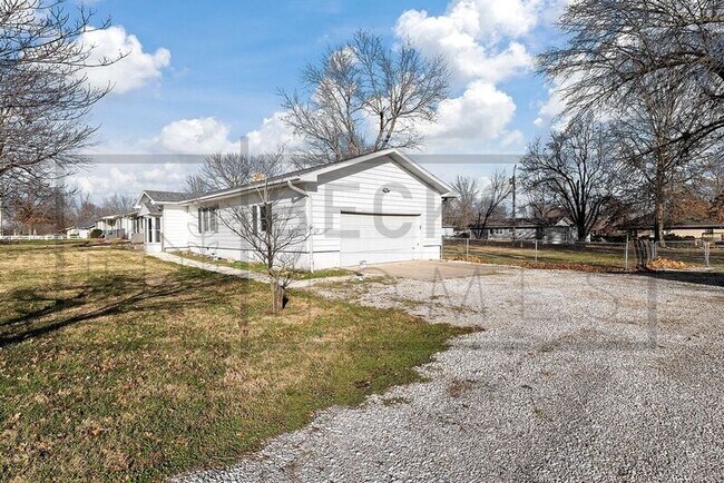 Building Photo - 5812 West Byp