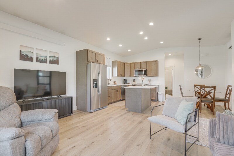 Building Photo - 1403 Windsor Dr