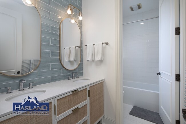 Building Photo - 760 Bonair Pl