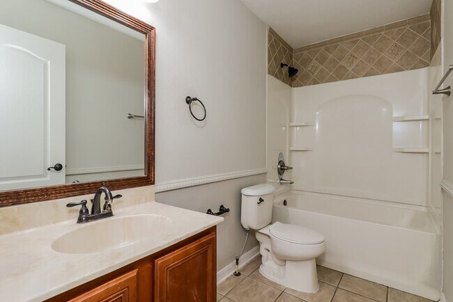 Building Photo - 19738 Timberbluff Dr