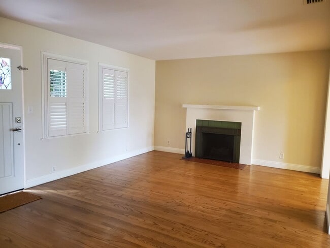 Building Photo - 1206 Drown Ave