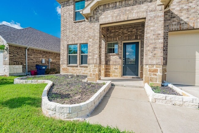 Building Photo - Stunning 3-bedroom, 2.5-bathroom with office.
