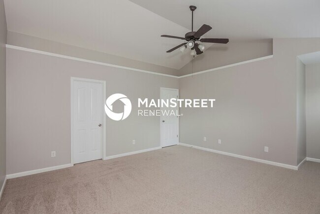 Building Photo - 3 Bedroom Pet-Friendly Home in Charlotte, NC with Main Street Renewal